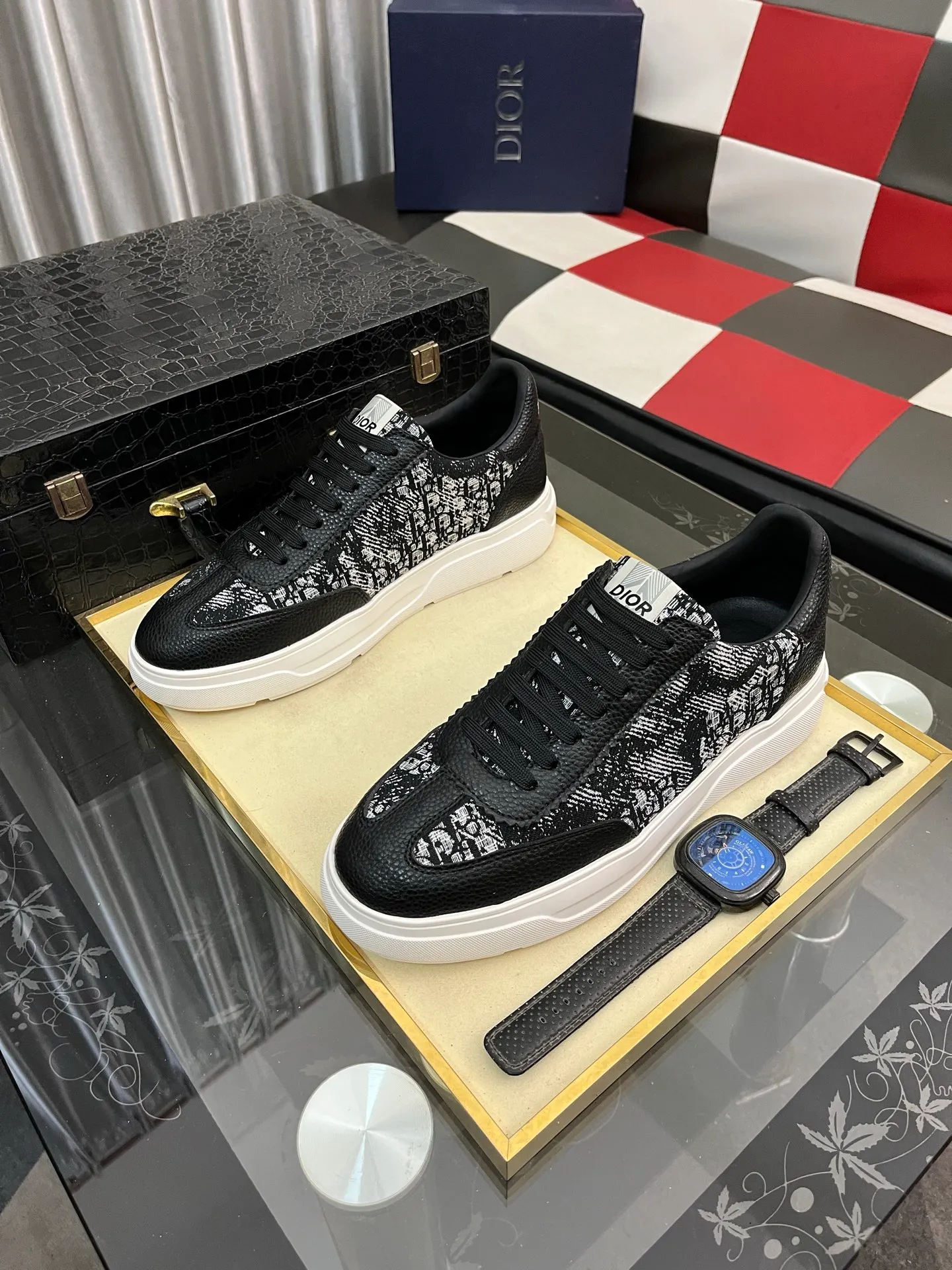 Men's shoes💰: 420⌚️⌚️[Dior] Dior's new men's genuine leather casual shoes, the highest version on the market, any comparison is welcome🆚! The original leather has excellent texture and is super high-end! Fetal sheep net lining imported from Italy, removable pad! Luxurious materials and fine workmanship, highly recommended! Code number: 38-444⃣️Color optional